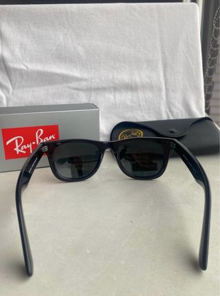 Gafas de sol negras estilo wayfarer