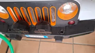 Bicicleta infantil naranja + coche eléctrico