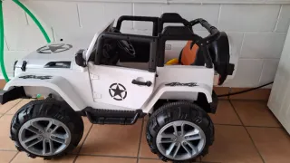 Bicicleta infantil naranja + coche eléctrico