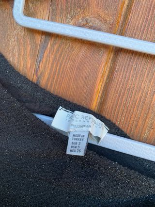 Camiseta negra de manga larga