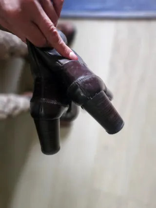 Stivali in pelle marroni con tacco