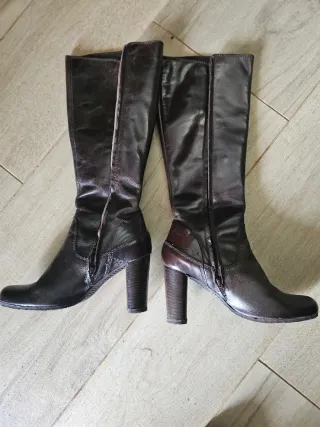 Stivali in pelle marroni con tacco