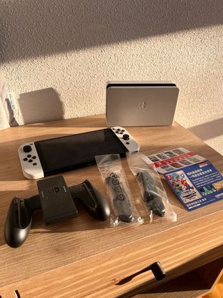 Nintendo Switch OLED Bianca