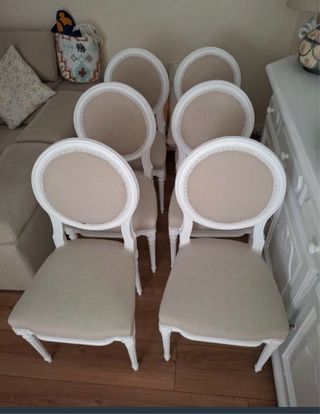 Mesa de comedor de cristal y sillas