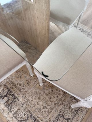 Mesa de comedor de cristal y sillas