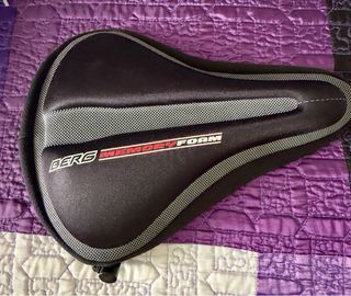 Sillín de bicicleta negro + almohadilla