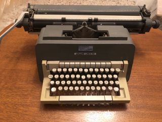 Máquina de escribir Olivetti Línea 98