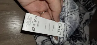 Pantalones blanco y negro hasta la rodilla