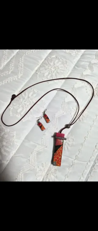 Collar y pendientes de diseño