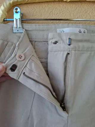 Pantalón chino beige