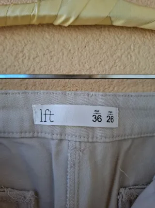 Pantalón chino beige
