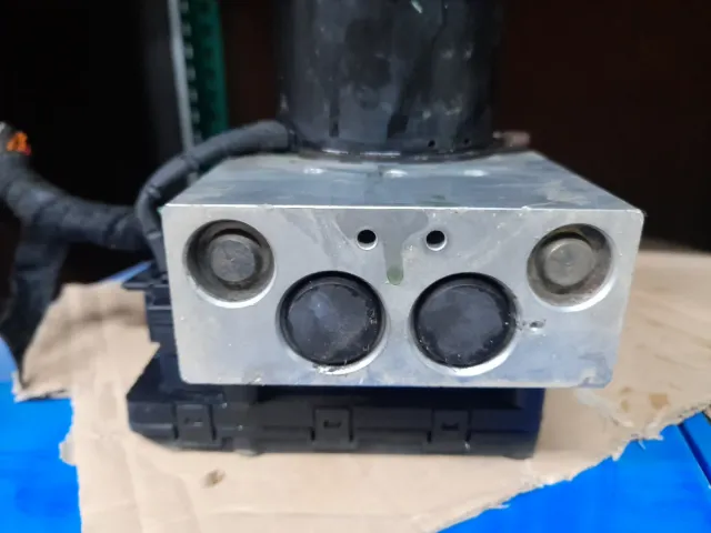 Módulo ABS VW  Golf 1J0 614 217 E