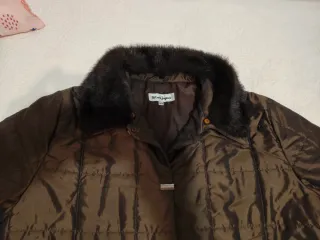 Chaqueta acolchada mujer cuello piel