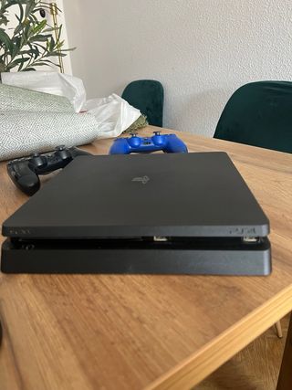 PS4 (PlayStation 4) Nera + 2 Controller