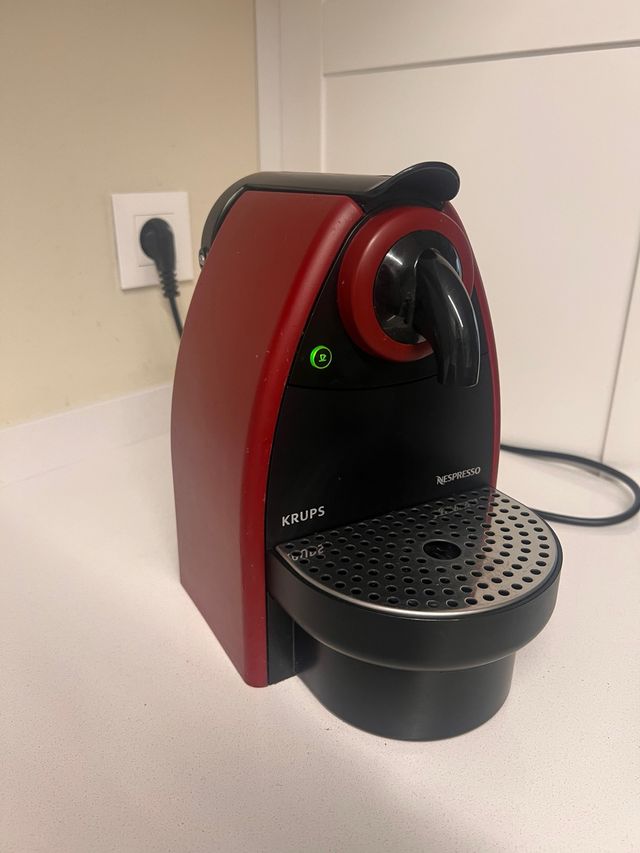 Cafetera Nespresso Krups Roja