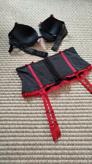 Conjunto lencería Tezenis negro con liguero nuevo