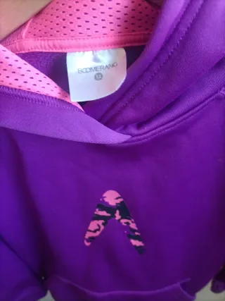 Sudadera con capucha morada y rosa
