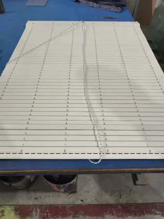 Persiana ALICANTINA PVC color blanco.