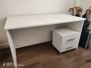 Mesa de despacho o de estudio blanca con cajonera