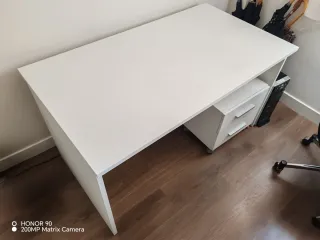 Mesa de despacho o de estudio blanca con cajonera