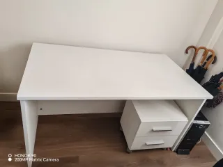 Mesa de despacho o de estudio blanca con cajonera