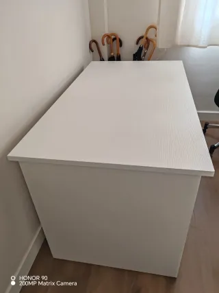 Mesa de despacho o de estudio blanca con cajonera