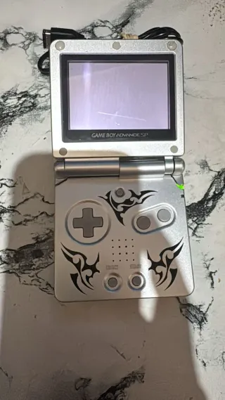 Consola Game Boy SP Plata Tribal - Piezas