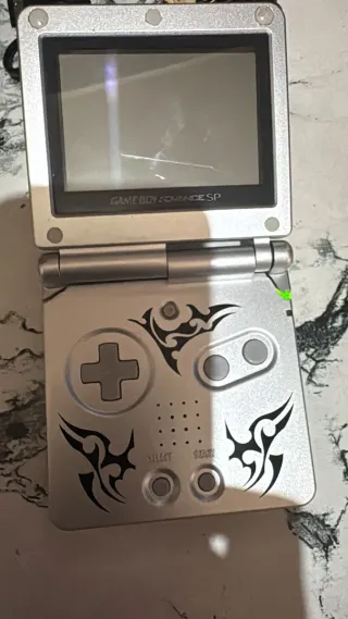 Consola Game Boy SP Plata Tribal - Piezas