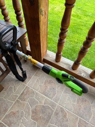 Tagliasiepi elettrico a batteria a lungo raggio