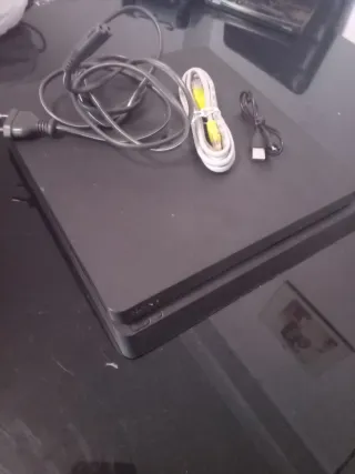 PlayStation 4 Slim Negra