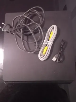 PlayStation 4 Slim Negra