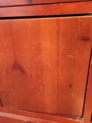 "Urge" Aparador de madera con vitrina