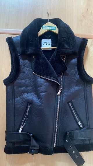 Chaleco pelo Zara Talla Única Negro
