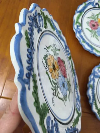 Piatti in ceramica decorati
