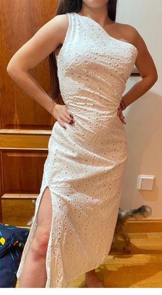 Vestido blanco bordado midi asimétrico Zara