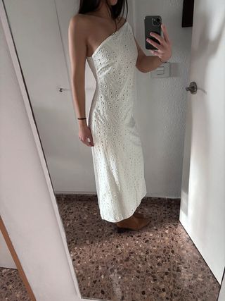 Vestido blanco bordado midi asimétrico Zara