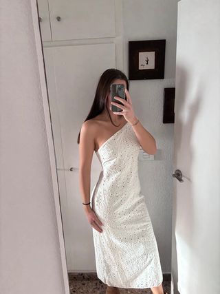 Vestido blanco bordado midi asimétrico Zara