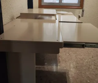 Mesa escritorio con estantería