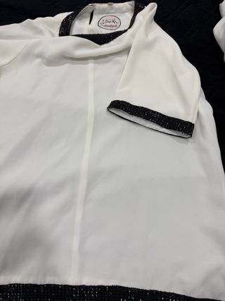 Camisa blanca con detalles negros