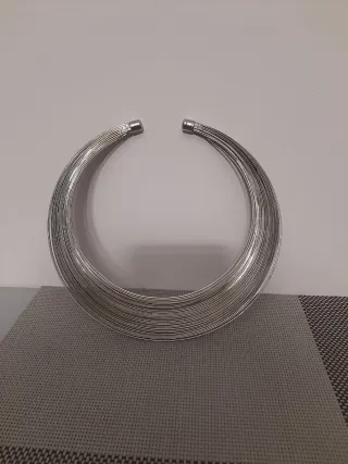 Gargantilla plateada. NUEVA