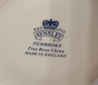 BONITA CAJA DE BARATIJAS DE PORCELANA FINA AYNSLEY