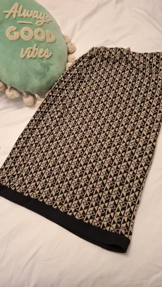 Falda midi Rinascimento jacquard beige y negra