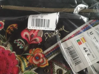 Bolso Desigual negro con flores y tachuelas