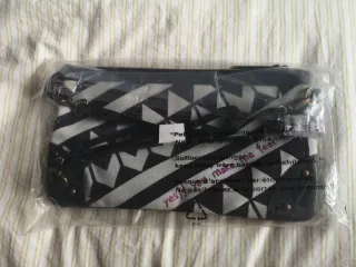 Bolso Desigual negro con flores y tachuelas