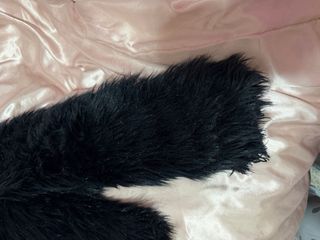 Chaqueta negra peluda