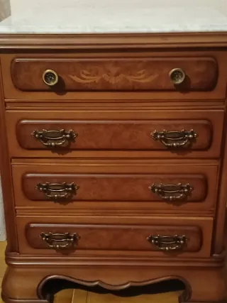 Mesita de noche de madera con mármol