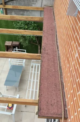 Pérgola madera y lona beige