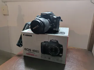 Cámara Canon EOS 400D con objetivo EF-S 18-55