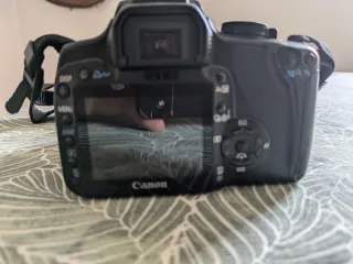 Cámara Canon EOS 400D con objetivo EF-S 18-55