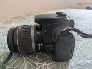 Cámara Canon EOS 400D con objetivo EF-S 18-55